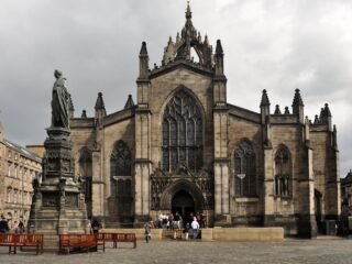 Igreja da Escócia aprova o casamento igualitário